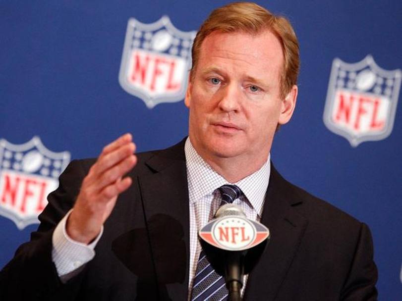  Roger Goodell,  il commissario della NFL che a  settembre ha deciso di sospendere a tempo indeterminato Ray Rice perch che aveva picchiato la sua fidanzata
